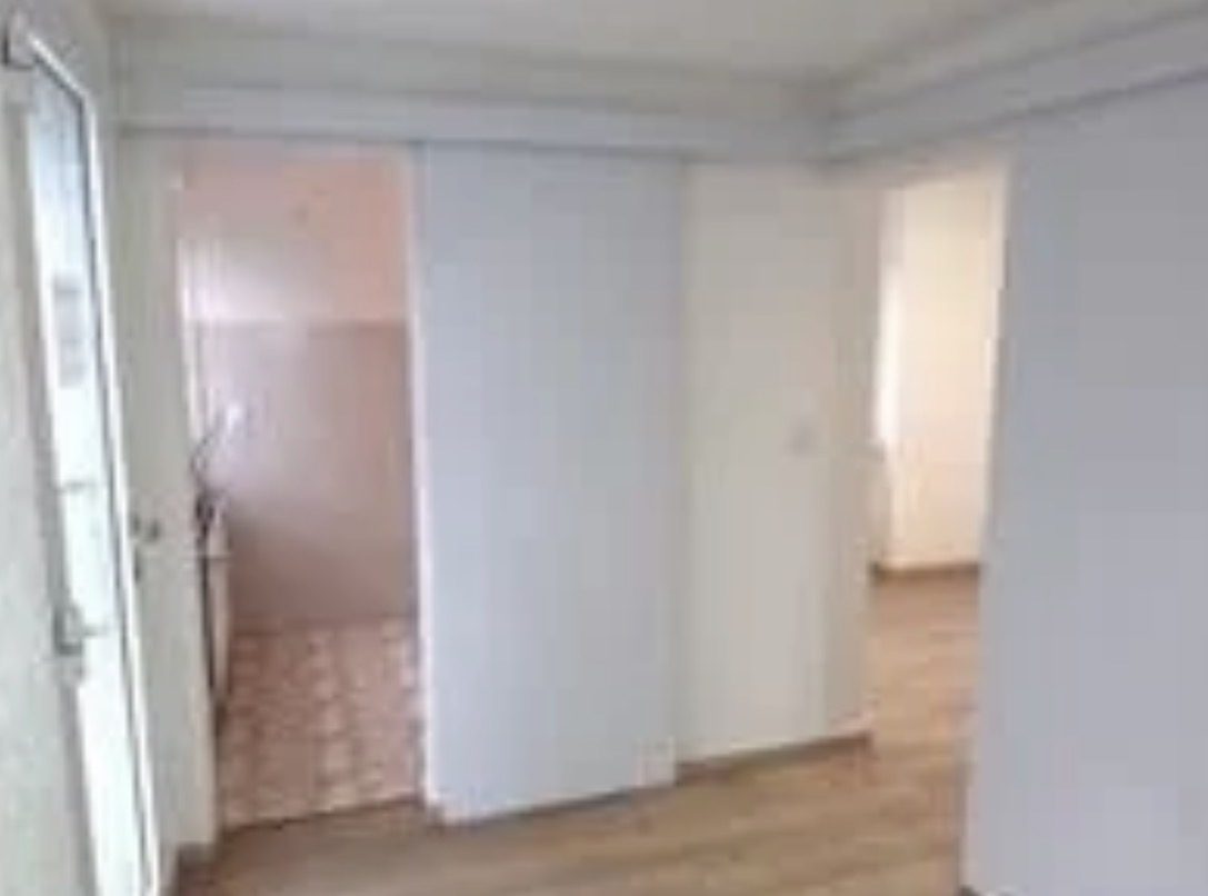 Innenansicht mit angrenzendem Nebenraum